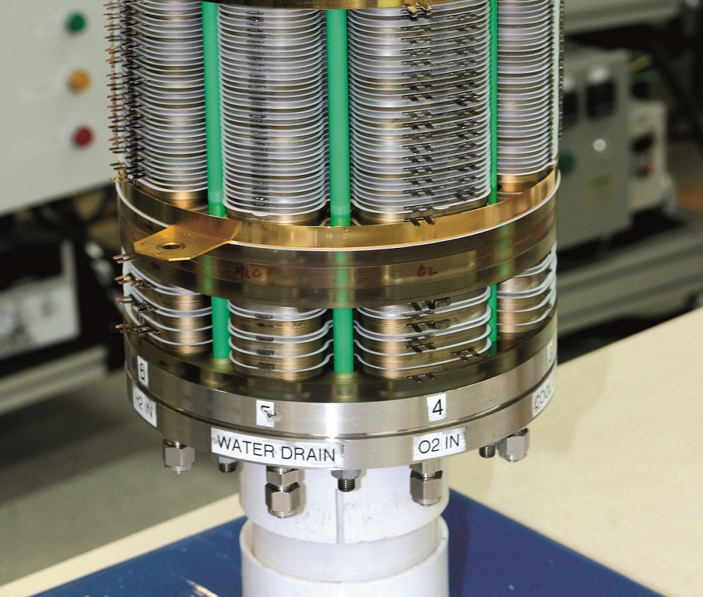 In some cases, Infinity opts to integrate as much as the balance of plant into the end plates as possible, simplifying integration and mounting duties for the end-user