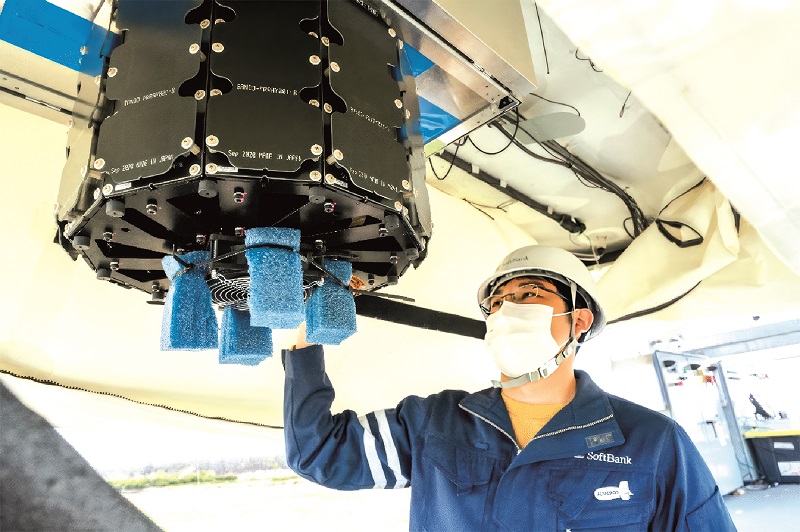 A cylindrical multi-element phased array antenna for 5G networks developed for a high-altitude uncrewed base station (Courtesy of HAPS Mobile)