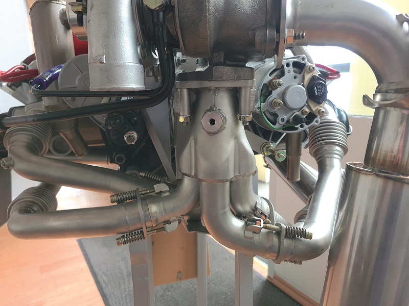 Intake boost for the L 2400 DX comes from a single-scroll turbocharger at the engine’s rear, fed by a single manifold that collects the exhaust from all four cylinders
