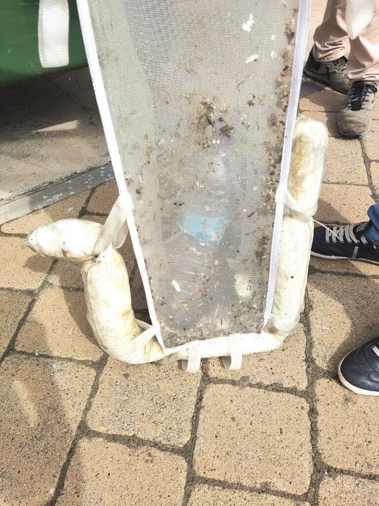 After the litter basket is deemed full by a weight sensor, the Cleaner returns to port and both litter and any oil can be put into special containers
