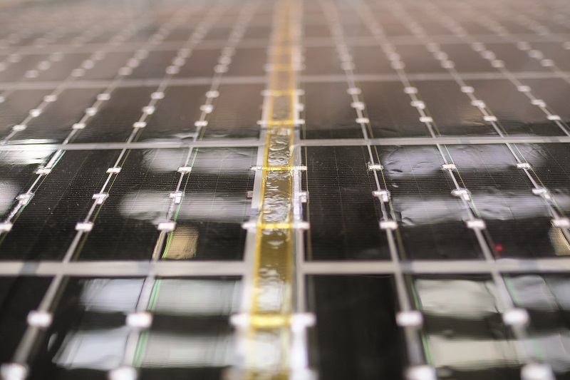Microlink Devices’ triple-junction InGaAs solar cell enables the Zephyr 8 to charge at essentially any inclination and wavelength of sunlight