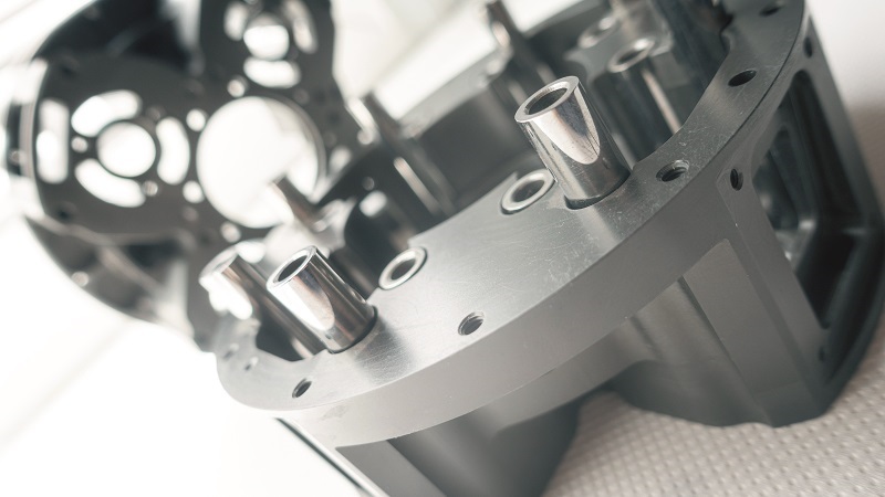 The Rex-B’s rods run in a guide plate that also has apertures for transferring charge, and points for mounting carbon reed valves