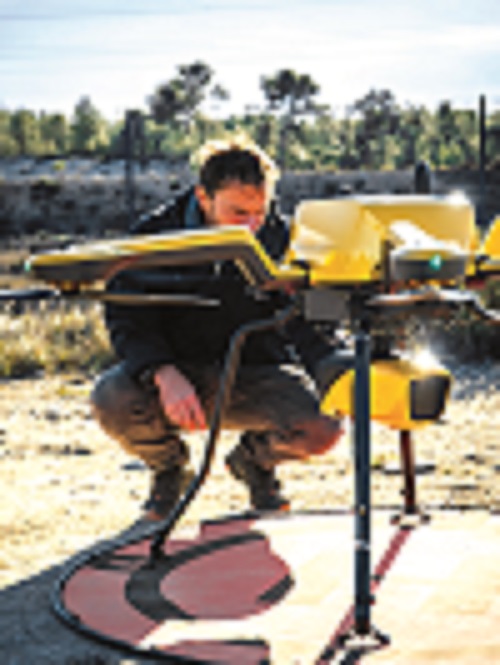 Yellowscan’s new Navigator bathymetric lidar uses a green laser to map the seabed, and river and lake beds in waters too shallow for the operation of surface vessels. Use of the Class 3B visible laser requires eye-safety precaution