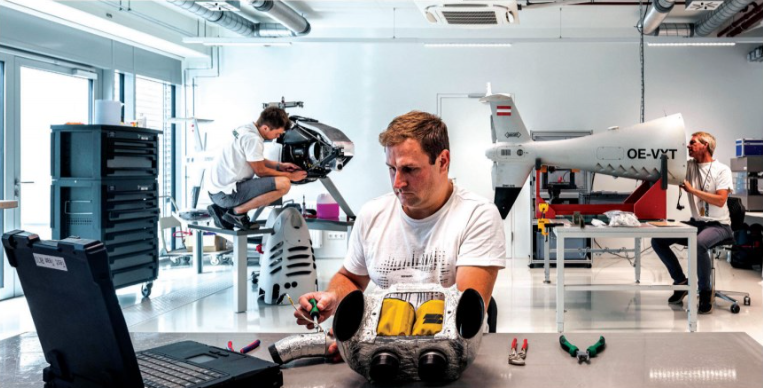 Extensive future-proofing means the flight computer hardware has been unchanged since 2006, although Schiebel is researching how best to add a computer for customer algorithms