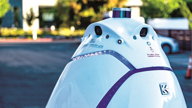 Moving the four HD cameras close to the top of the head, just below the Ouster Lidar, gives them an approximately eye-level view, so it is easier to see people’s faces. The assistance button links to a phone line