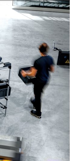 SOTO’s gripper functions via a conveyor belt, rubberised and corrugated for high stiction, and mechanised to push outwards for handing off crates onto shelves