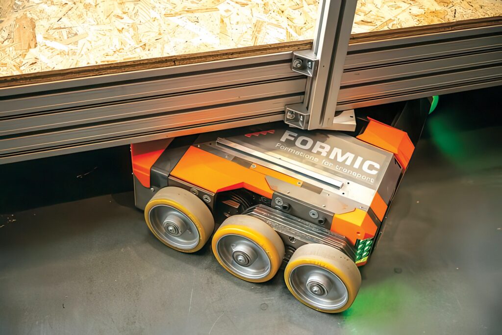 A swarm of small vehicles in the FORMIC project can carry up to 40 t