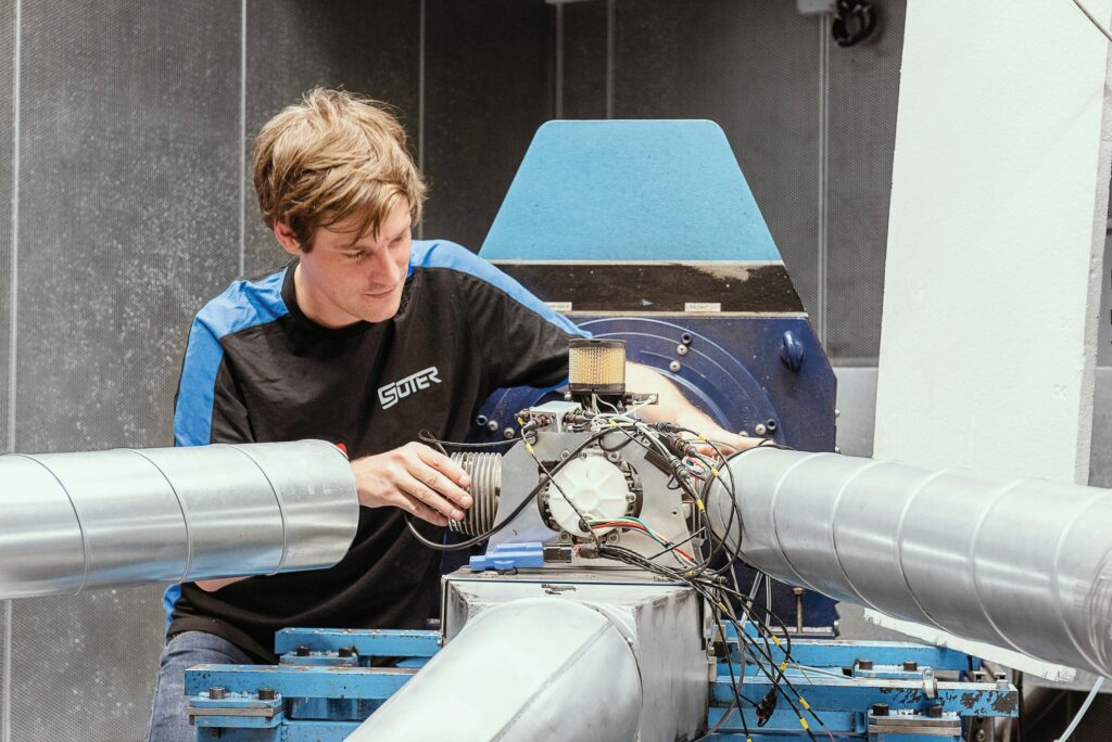 Copious fluid dynamics simulation and testing were key to optimising combustion stability in the HF TOA 288-SDI