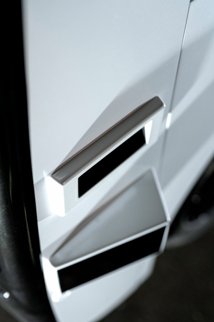 Sensors are integrated conformally into the Alpha’s body, including three InnovizOne Lidars, with LOXO preferring their solid-state architecture over conventional spinning mirror Lidars