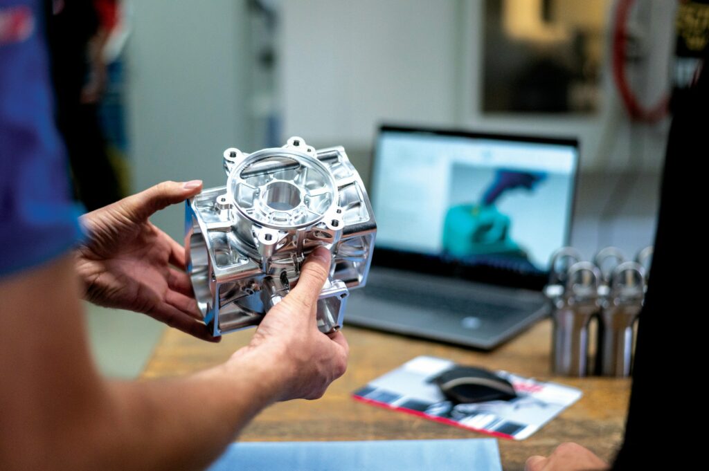 Suter had produced many water-cooled engines before, so the company had much experience helping it to develop the TOW 288 version of the engine