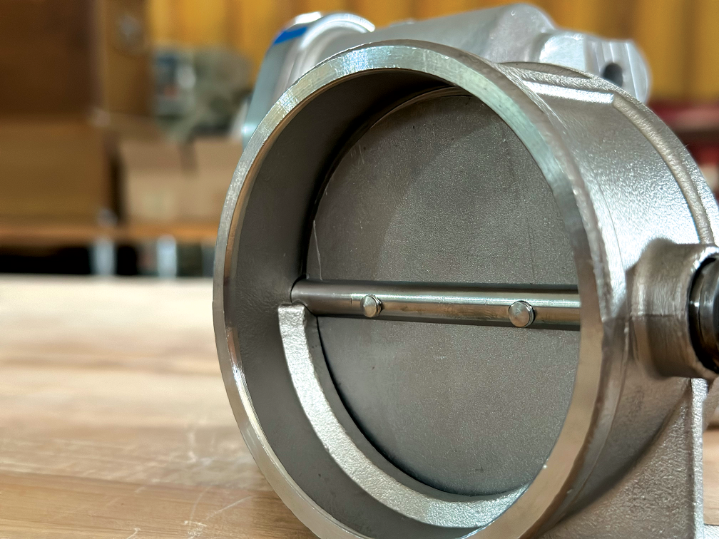 The back pressure valve enables added control over exhaust gas movements above the rotary exhaust valve