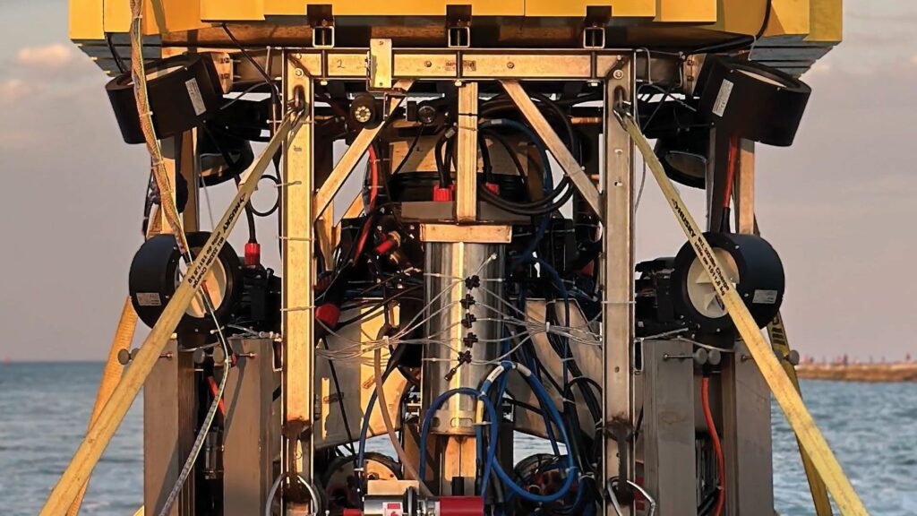 A proprietary buoyancy engine and eight rim-driven Copenhagen Subsea thrusters enable controlled hovering and movement over the seafloor