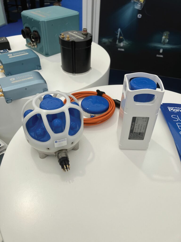 Advanced Navigation’s Subsonus multi-sensor USBL (left) accepts inputs from external sources for geo-referenced positioning, and supports diver communication via Tag beacons with e-paper displays