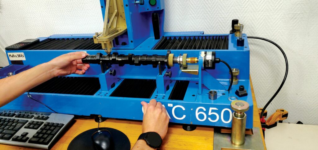 The company has created a camshaft inspection machine, to validate the precise scale and geometry of every cam lobe, and ensure exact injection, air intake and exhaust timing