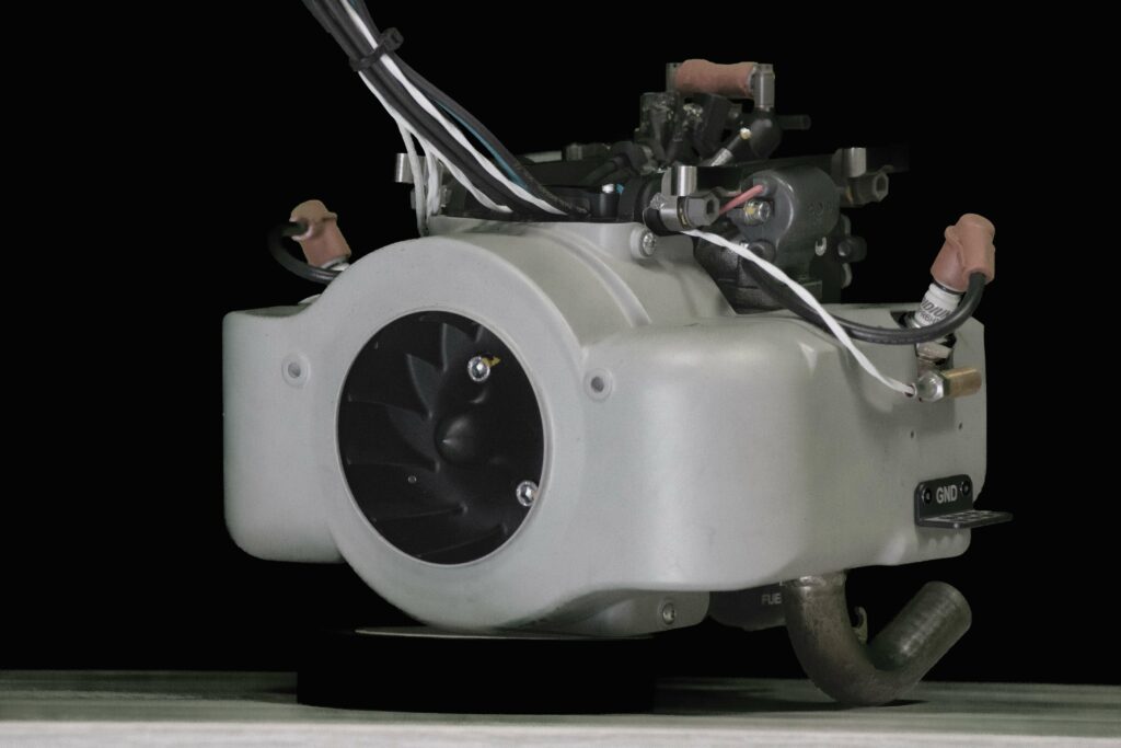 The engine is an 80 cc two-stroke boxer twin, naturally aspirated, cooled using both air and fuel, and producing up to 5.5 kW